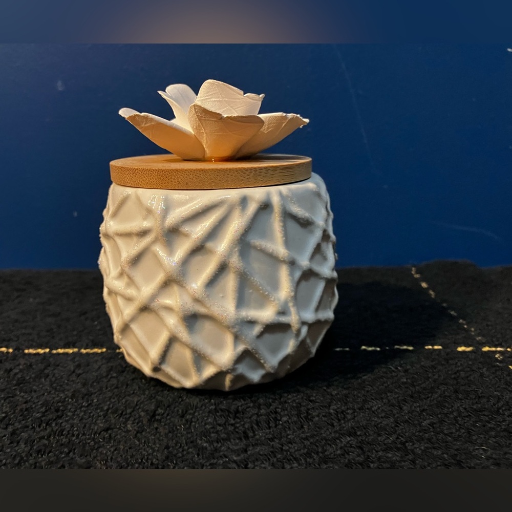 Ceramic white flower on ceramic basin oil diffuser